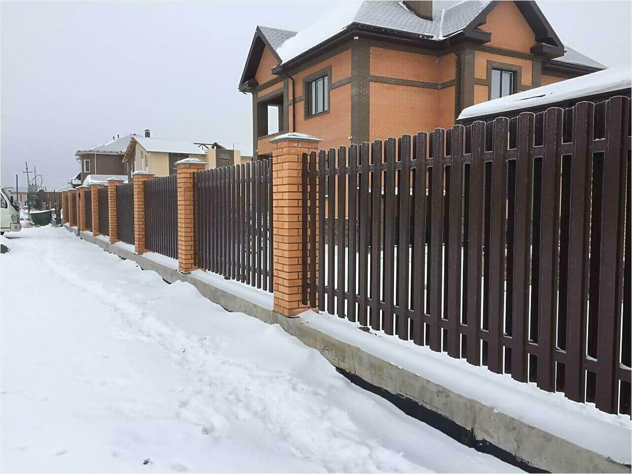 Забор из штакетника 95м фото1 в Грозном