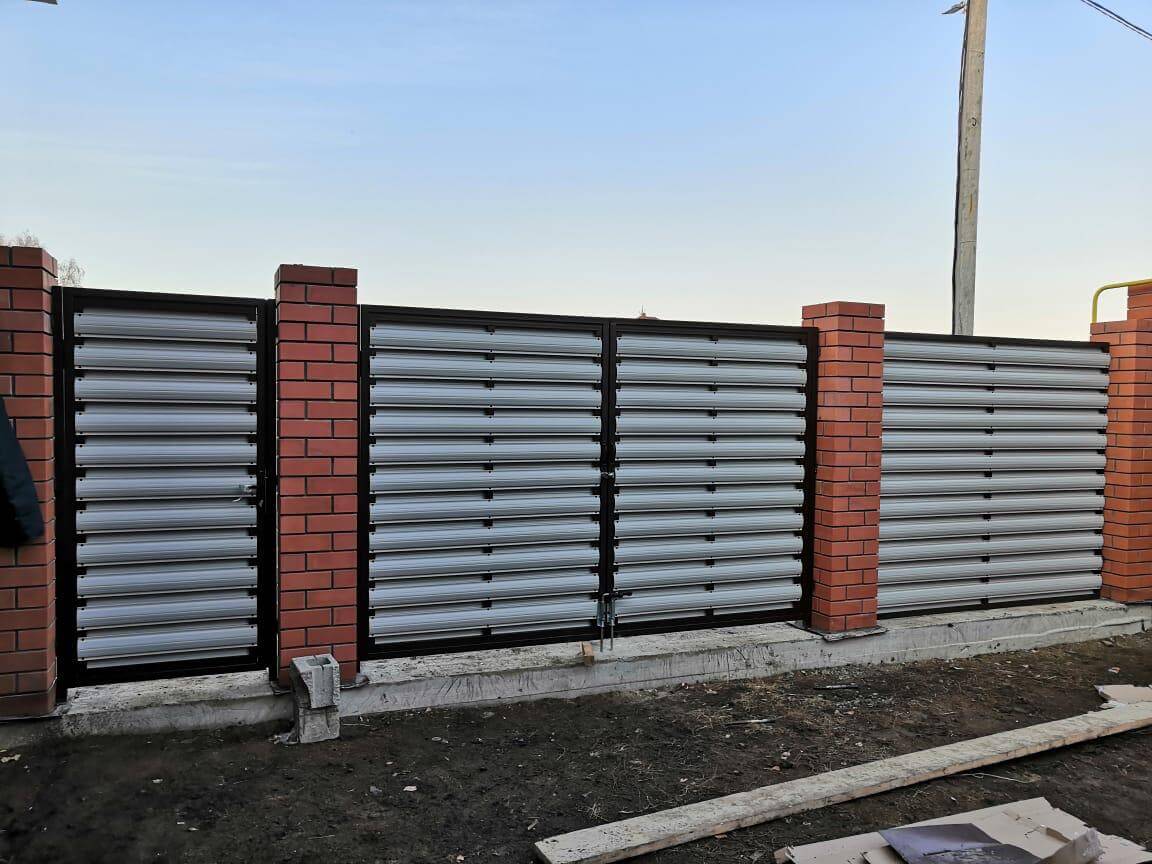 zabor-iz-shtaketnika-ral8017-shokolad-foto3 в Грозном