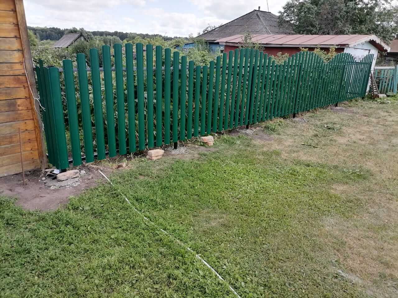 забор из штакетника Зеленый Мох фото1 в Грозном
