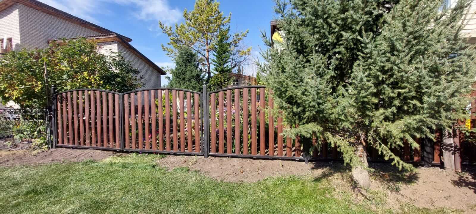 забор из штакетника каштан красный фото4 в Грозном