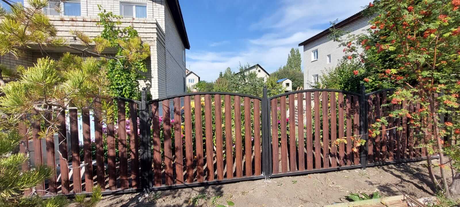 забор из штакетника каштан красный фото2 в Грозном