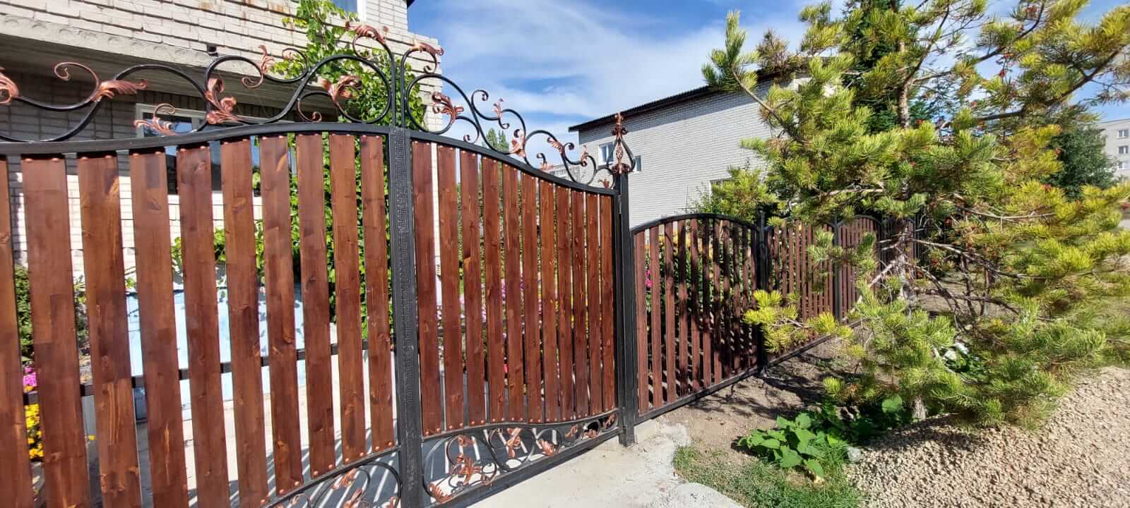 забор из штакетника каштан красный фото1 в Грозном