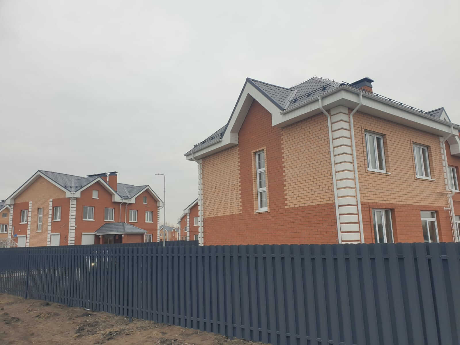 Забор из штакетника 230м Серый Графит фото1 в Грозном