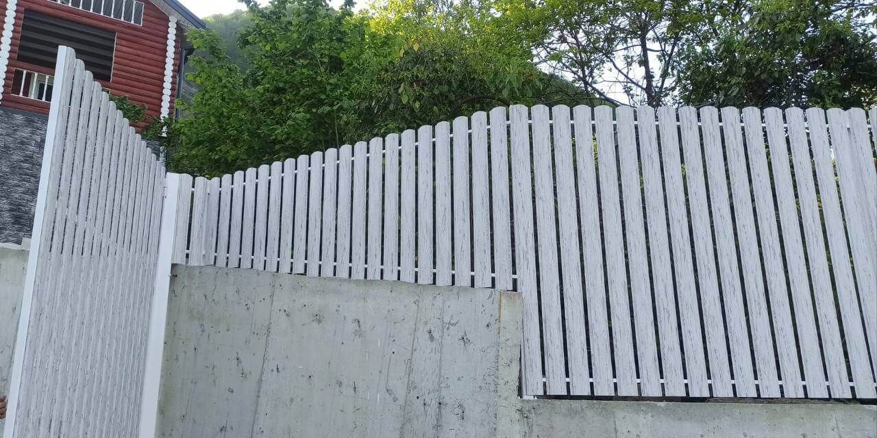 Забор из штакетника 41м в оттенке под дерево Беленый Дуб 2xPrintech двусторонний в Грозном