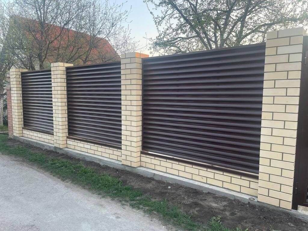 Забор c ламелями Еврожалюзи 23м RAL8017/8017 Шоколад 2-х сторонний фото 3 в Грозном
