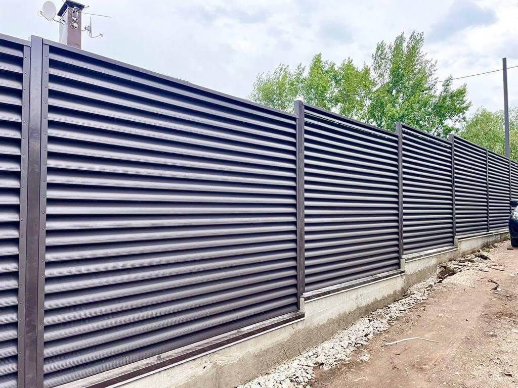 Забор-жалюзи с ламелями еврожалюзи 29м RAL8019/8019 Темный Шоколад МАТТЕ двухсторонний в Грозном