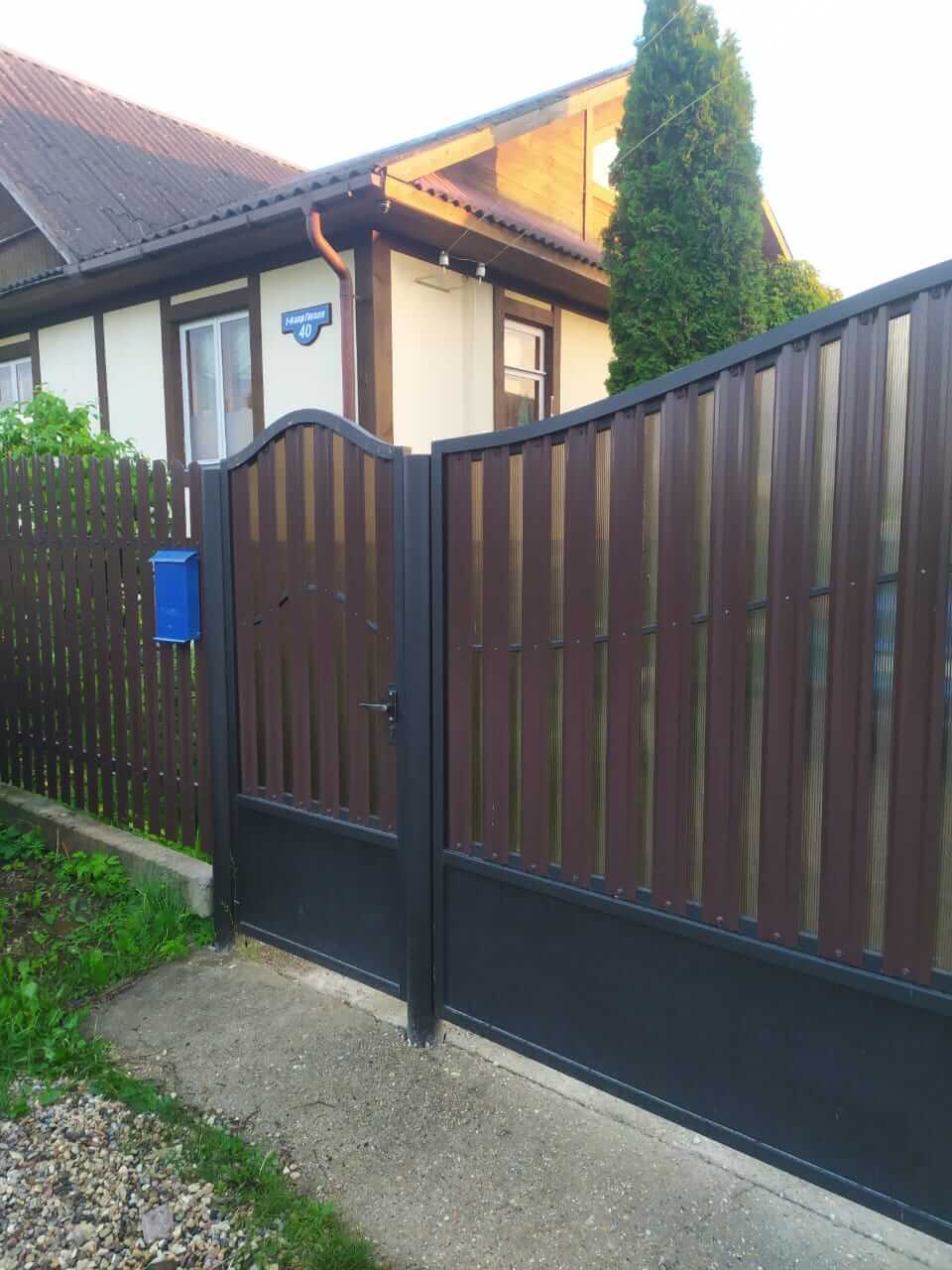 Забор из штакетника ЭКО-М 16м RAL8017 полиэфирная эмаль фото 1 в Грозном