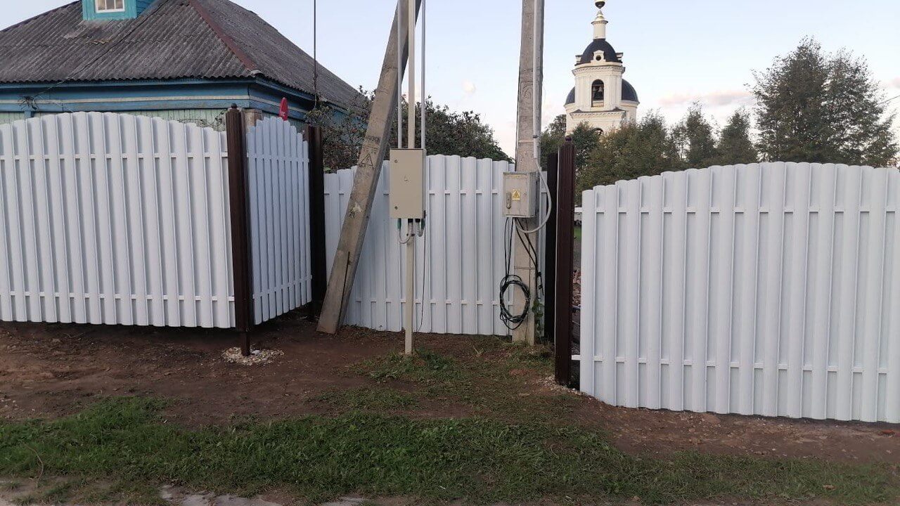 Забор из евроштакетника 24м RAL9003/9003 Белый двухсторонний фото 3 в Грозном