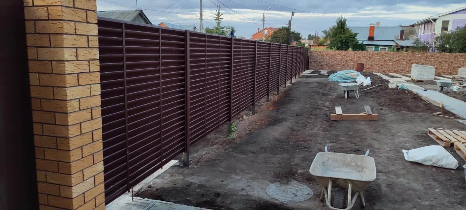 Забор из ламелей еврожалюзи 19м RAL8017/8017 Шоколад двусторонний фото 1 в Грозном