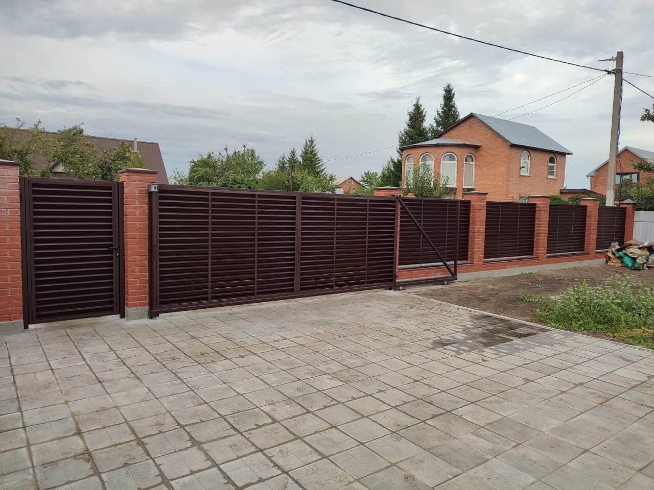 Забор из ламелей Еврожалюзи 28м RAL8017/8017 Шоколад двусторонний фото 3 в Грозном