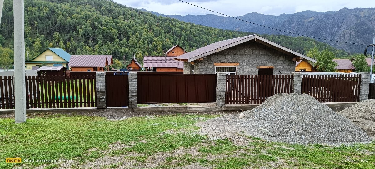 Забор из штакетника фигурного 15м RAL8017/8017 Шоколад двусторонний фото 2 в Грозном