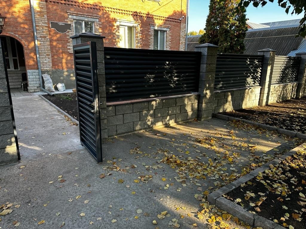 Забор-жалюзи 19м RAL7024/7024 Серый Графит двусторонний MATTE фото 5 в Грозном