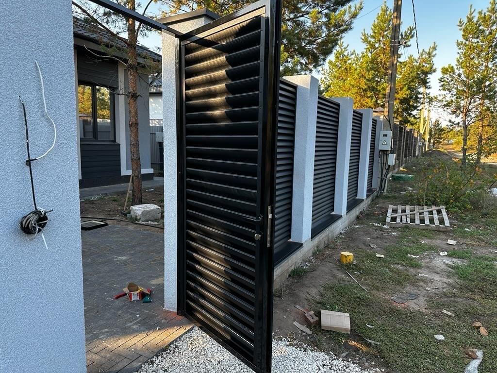 Забор-жалюзи 18м RAL9005/9005 Черный двухсторонний МАТТЕ фото 6 в Грозном