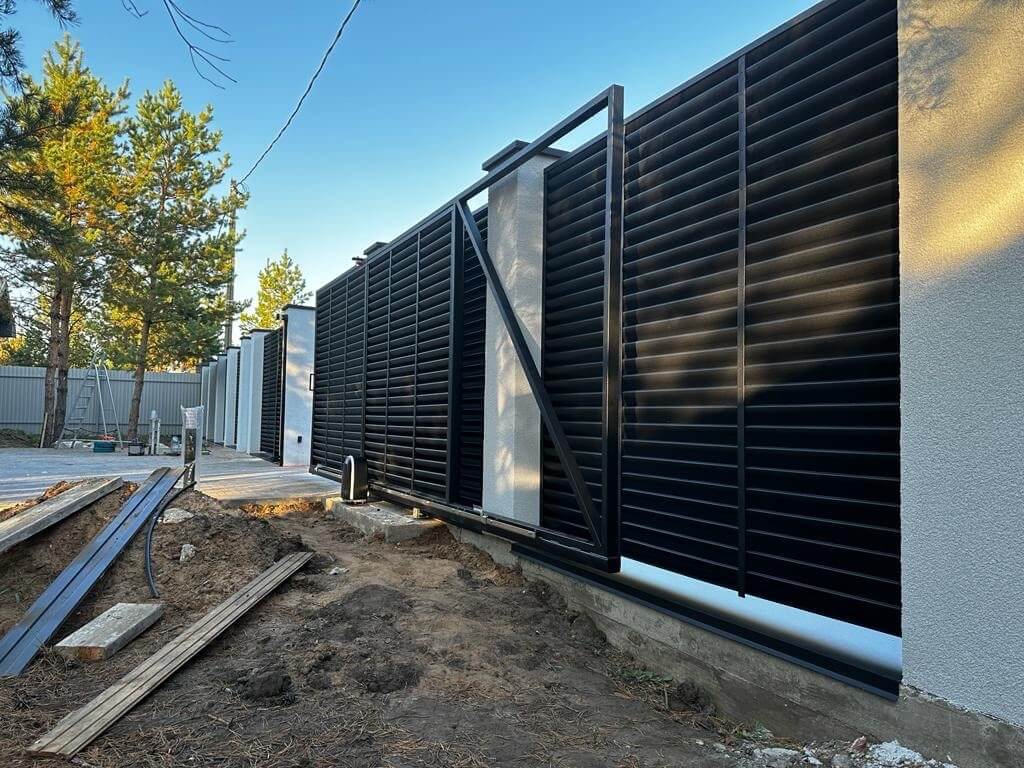 Забор-жалюзи 18м RAL9005/9005 Черный двухсторонний МАТТЕ фото 1 в Грозном
