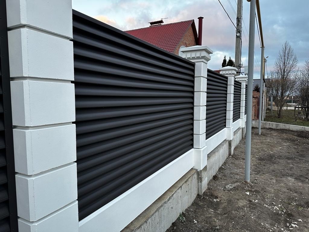 Забор из ламелей Еврожалюзи 35м RAL8019/8019 Темный Шоколад двусторонний MATTE в Грозном