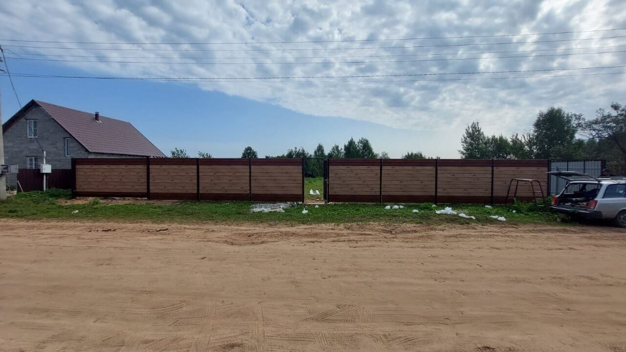 Забор из металлосайдинга Евро-Брус 34м Клен Светлый (SteelArt) + Темное Дерево (Printech) фото 3 в Грозном