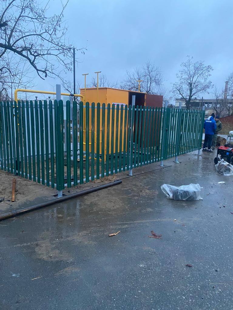 Забор из штакетника ЭКО-М 12м RAL6005 Зеленый Мох фото 1 в Грозном