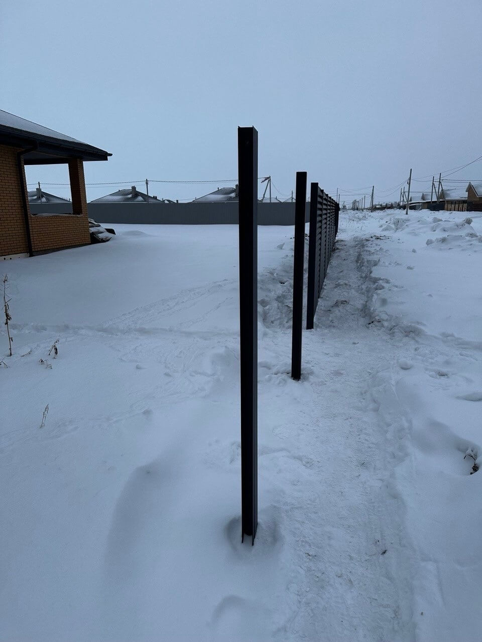 Забор-жалюзи из ламелей еврожалюзи 57м RAL7024 Серый Графит МАТТЕ фото 5 в Грозном