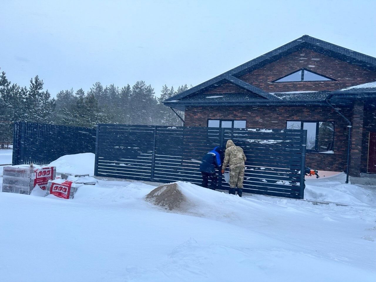 Забор-ранчо из металлопланкена 26м RAL7024 Серый Графит МАТТЕ фото 1 в Грозном