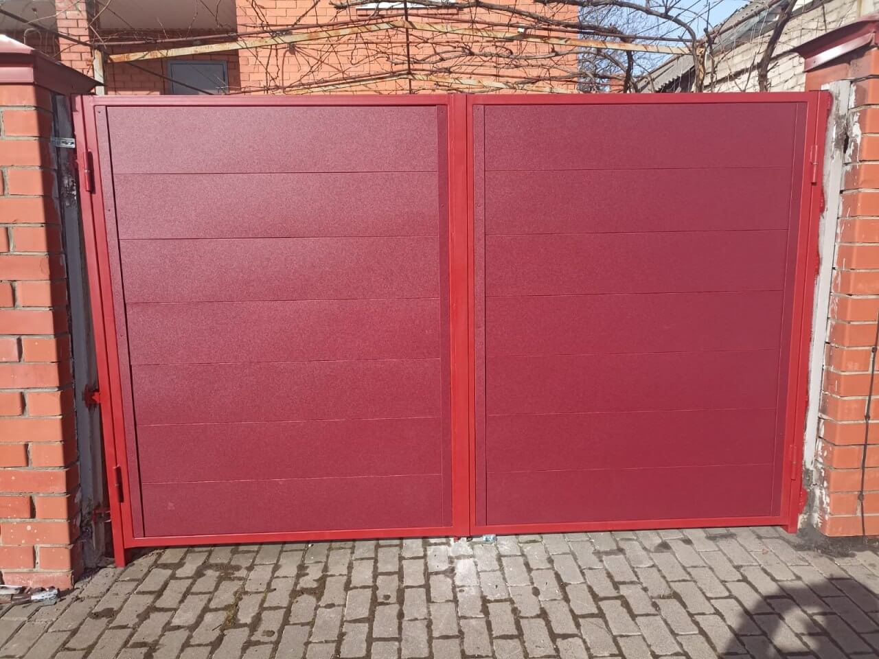 Ворота и калитка из металлопланкена 4м RAL3005 Красное Вино, Стальной Бархат фото 1 в Грозном