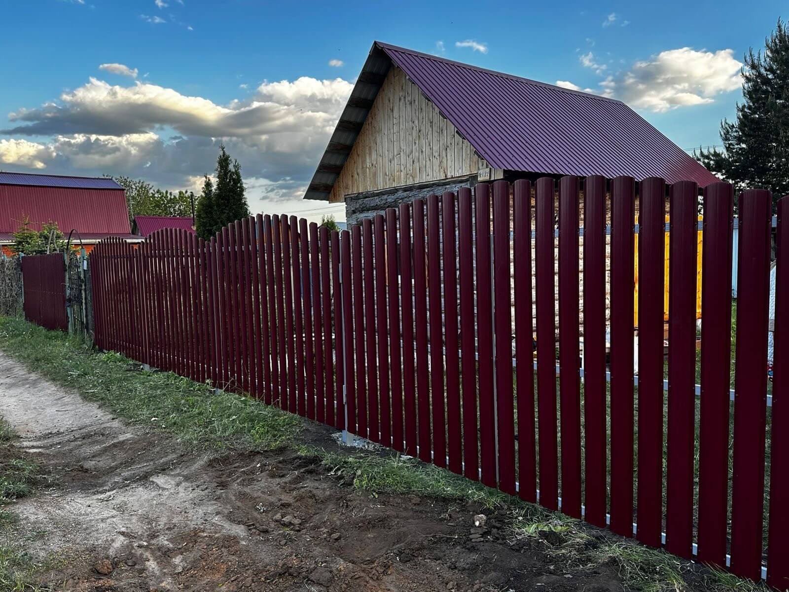 Забор из евроштакетника 28м RAL3005 Красное Вино фото 4 в Грозном