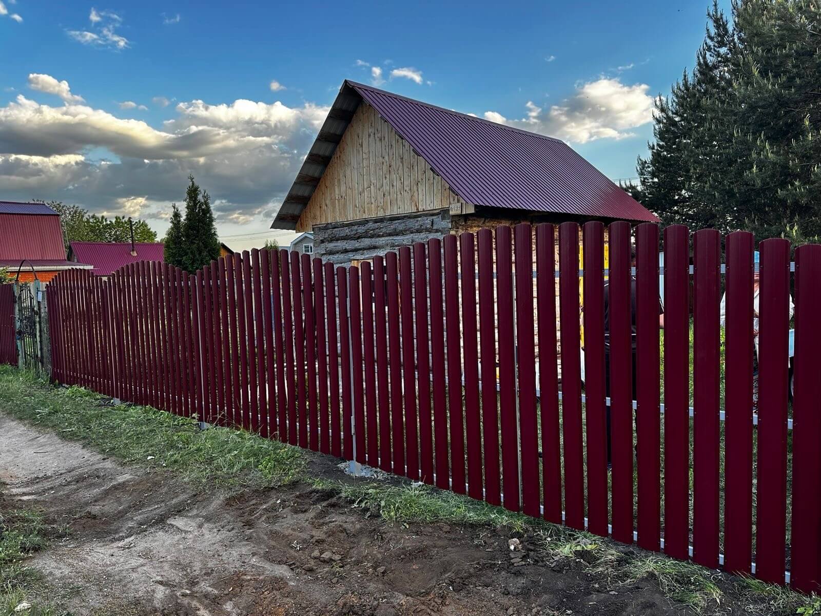 Забор из евроштакетника 28м RAL3005 Красное Вино фото 2 в Грозном