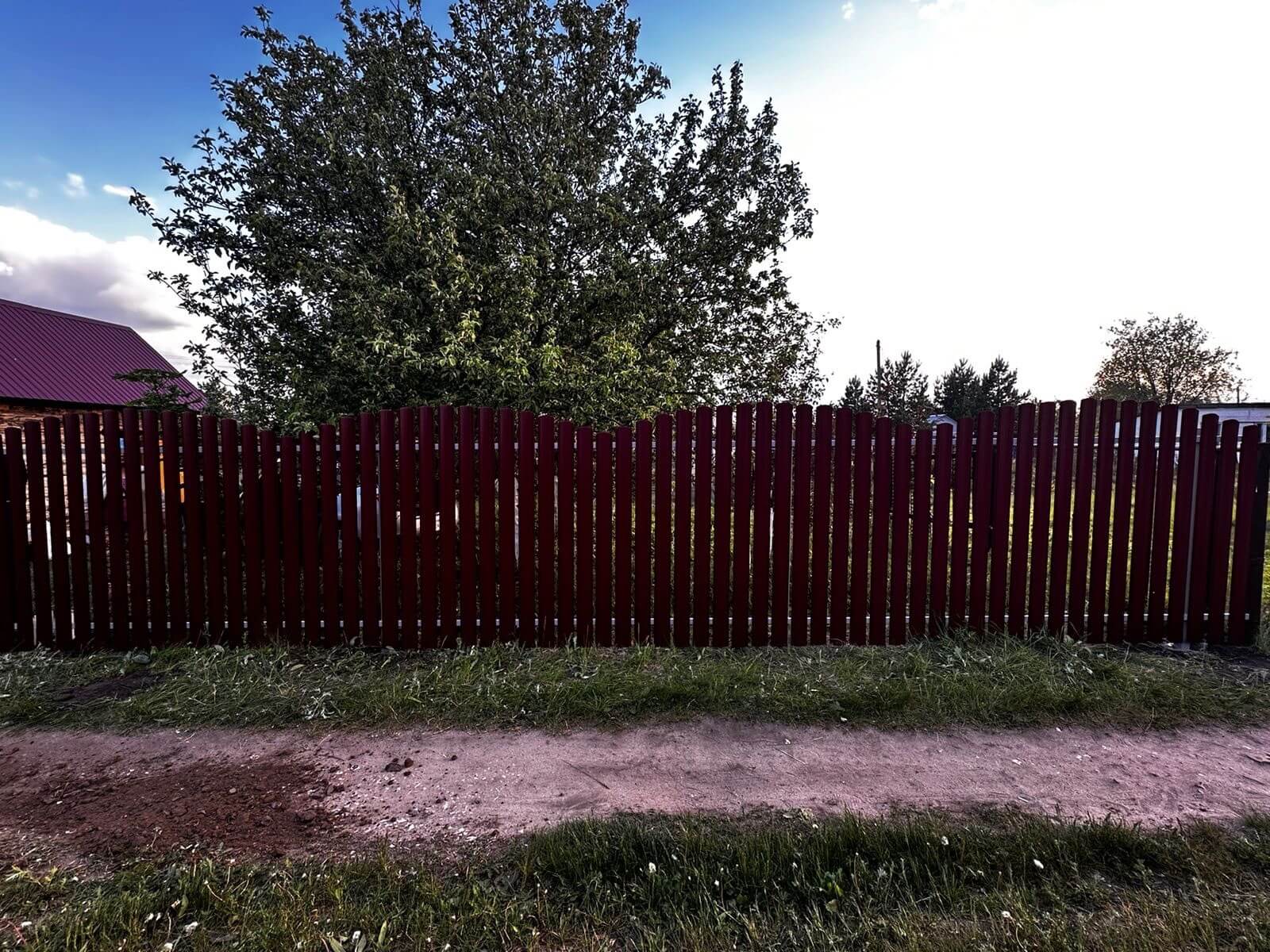 Забор из евроштакетника 28м RAL3005 Красное Вино фото 1 в Грозном