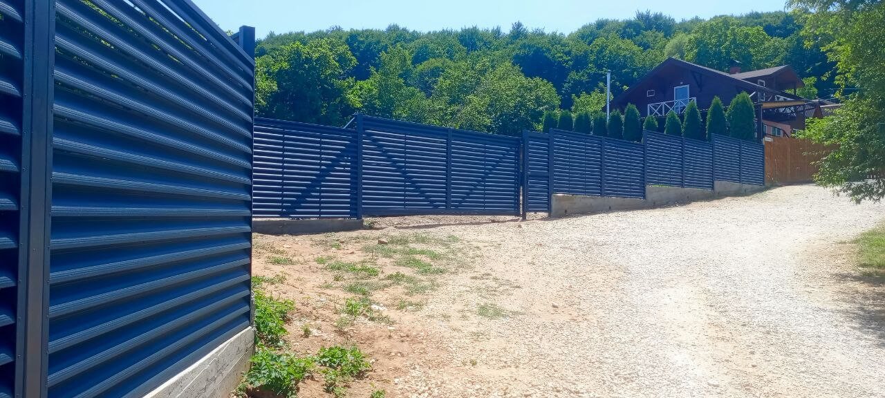 Забор-жалюзи из ламелей Еврожалюзи 53м RAL7024 Серый Графит МАТТЕ фото 8 в Грозном
