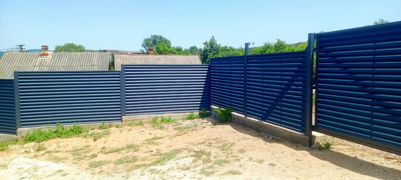 Забор-жалюзи из ламелей Еврожалюзи 53м RAL7024 Серый Графит МАТТЕ фото 4 в Грозном