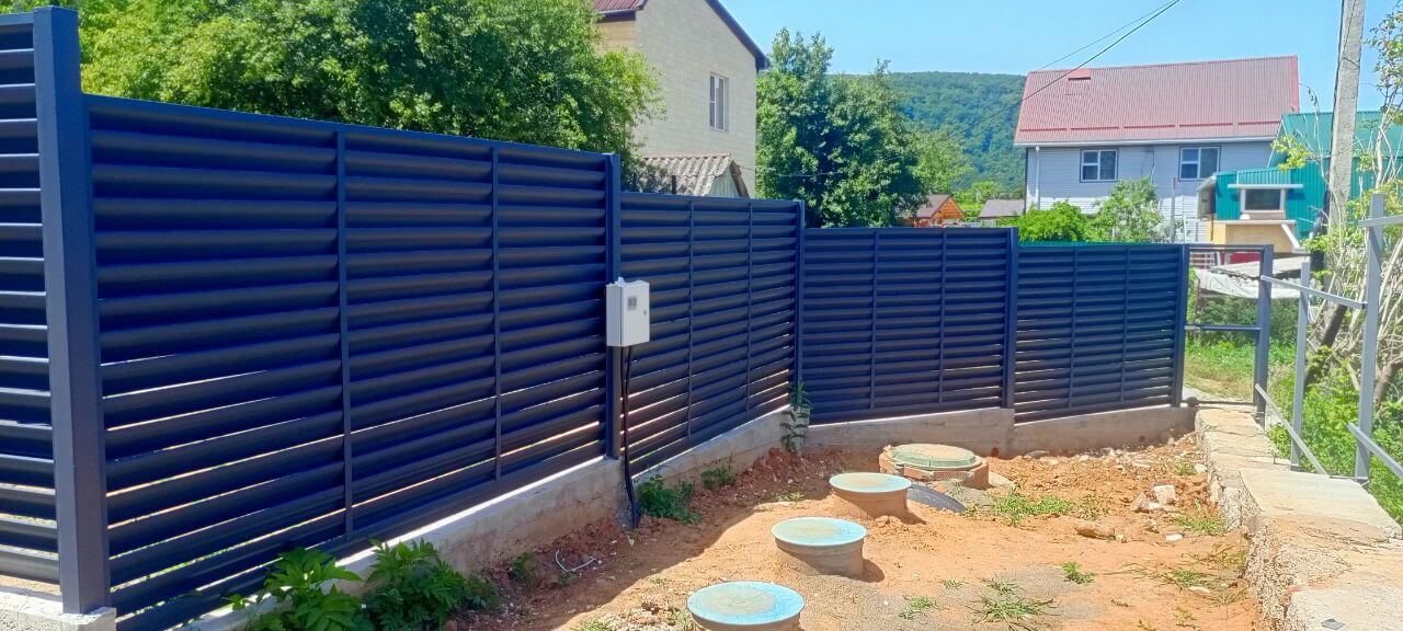 Забор-жалюзи из ламелей Еврожалюзи 53м RAL7024 Серый Графит МАТТЕ фото 2 в Грозном