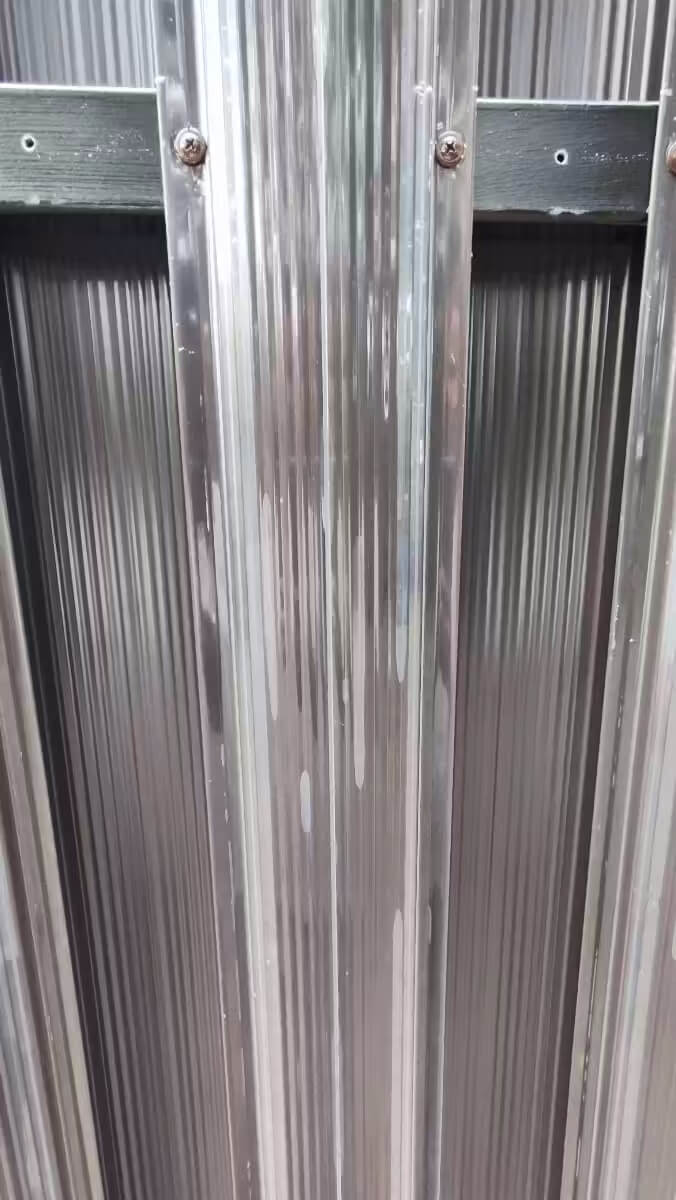 Забор из евроштакетника 22м RAL8019/8019 Темный Шоколад двусторонний фото 3 в Грозном