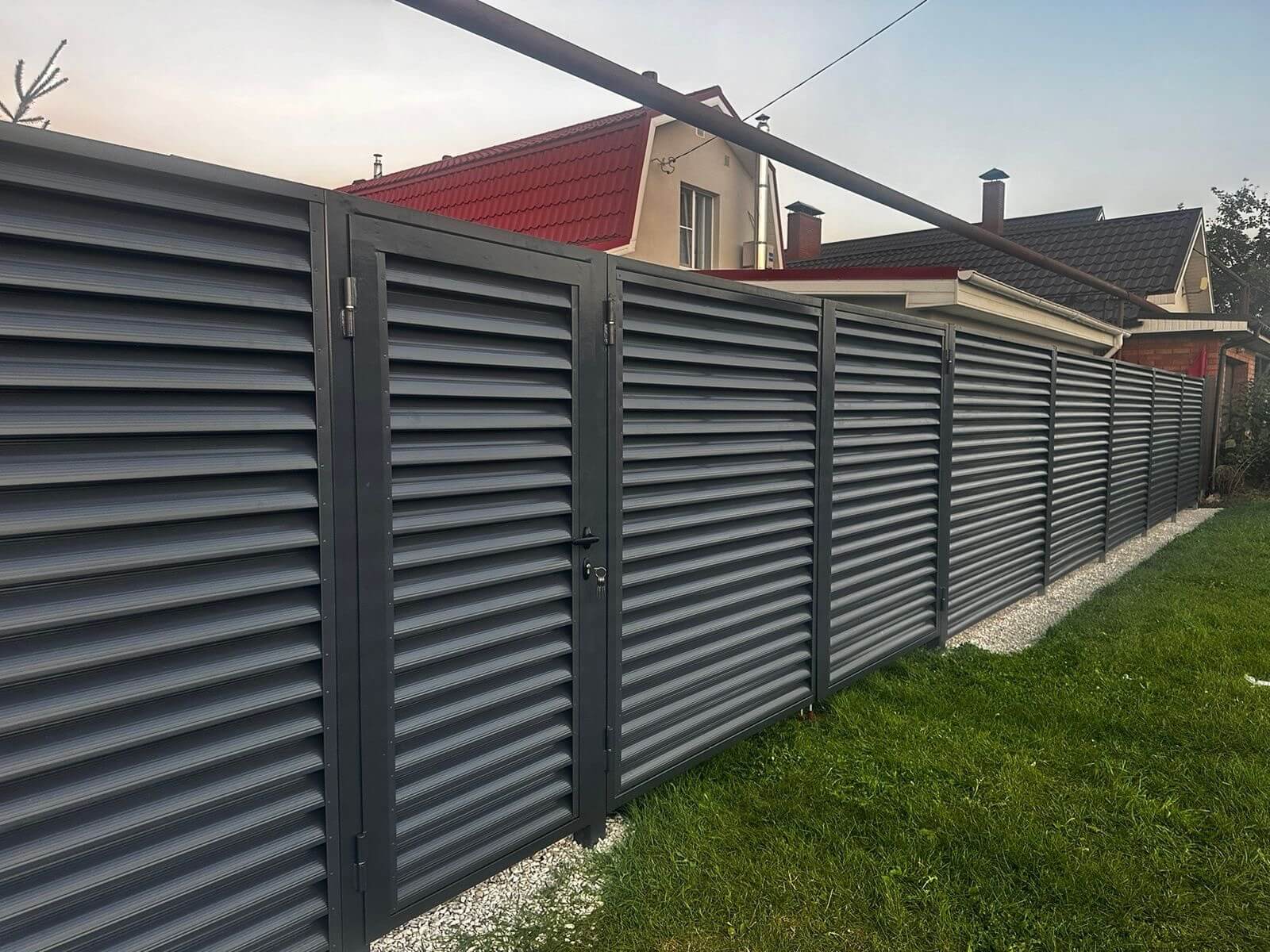 Забор из ламелей Еврожалюзи 26м RAL7024/7024 Серый Графит двусторонний фото 1 в Грозном