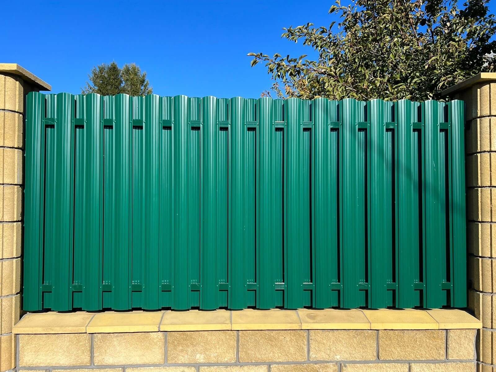 Забор из евроштакетника 22м RAL6005/6005 Зеленый Мох двусторонний в Грозном