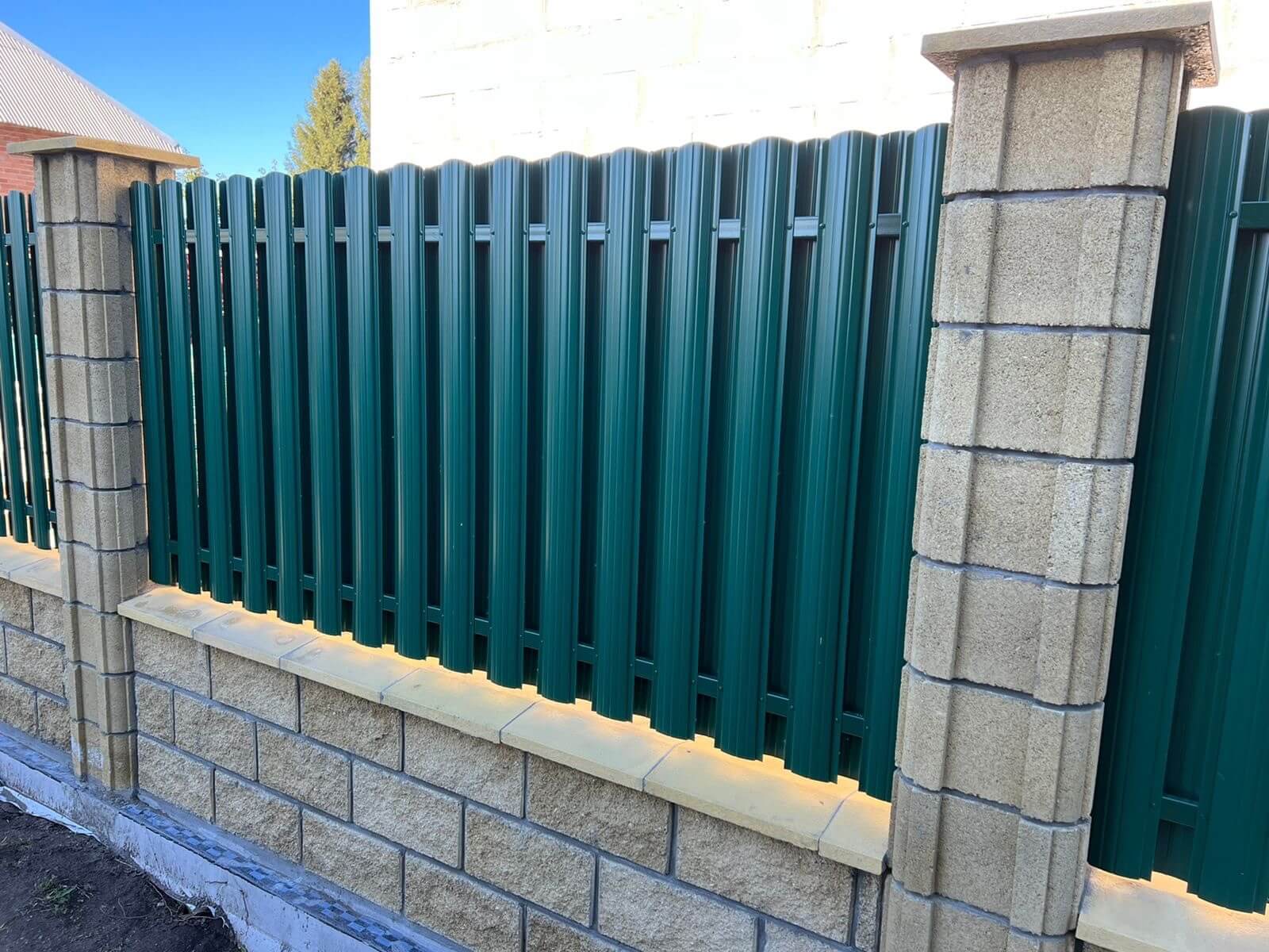 Забор из евроштакетника 22м RAL6005/6005 Зеленый Мох двусторонний фото 6 в Грозном