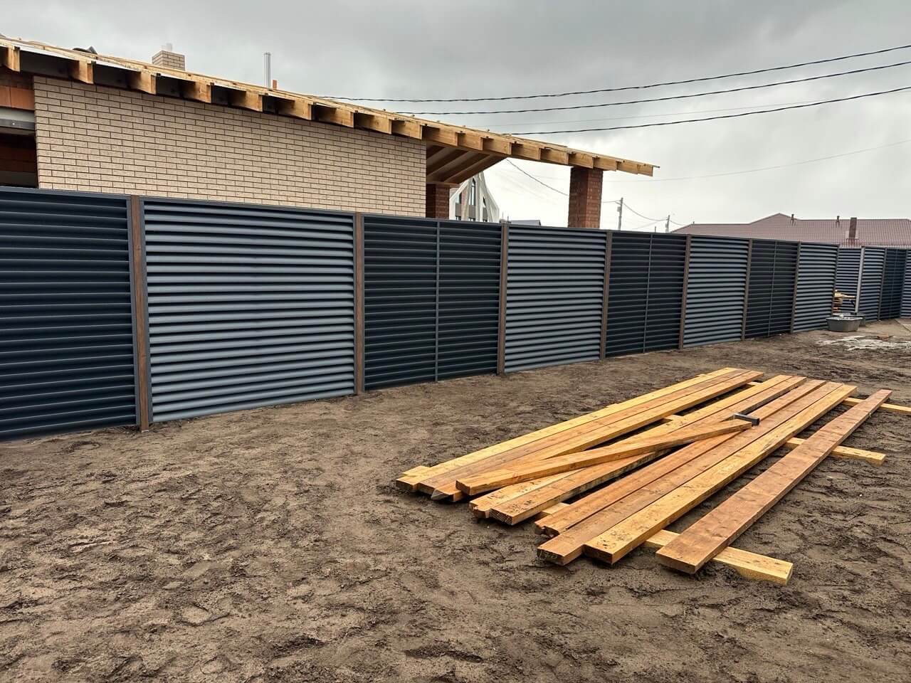 Забор из ламелей еврожалюзи 160м RAL7024/7024 Серый Графит двусторонний МАТТЕ фото 6 в Грозном