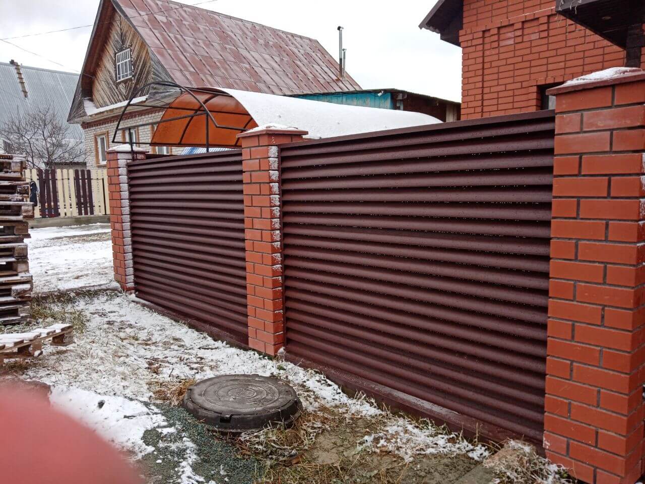 Забор из ламелей еврожалюзи 12м RAL8017/8017 Шоколад двусторонний МАТТЕ фото 3 в Грозном