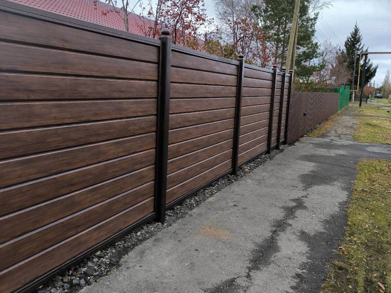 Забор из металлосайдинга Евро-Брус 46м Античное Дерево Принтек фото 1 в Грозном