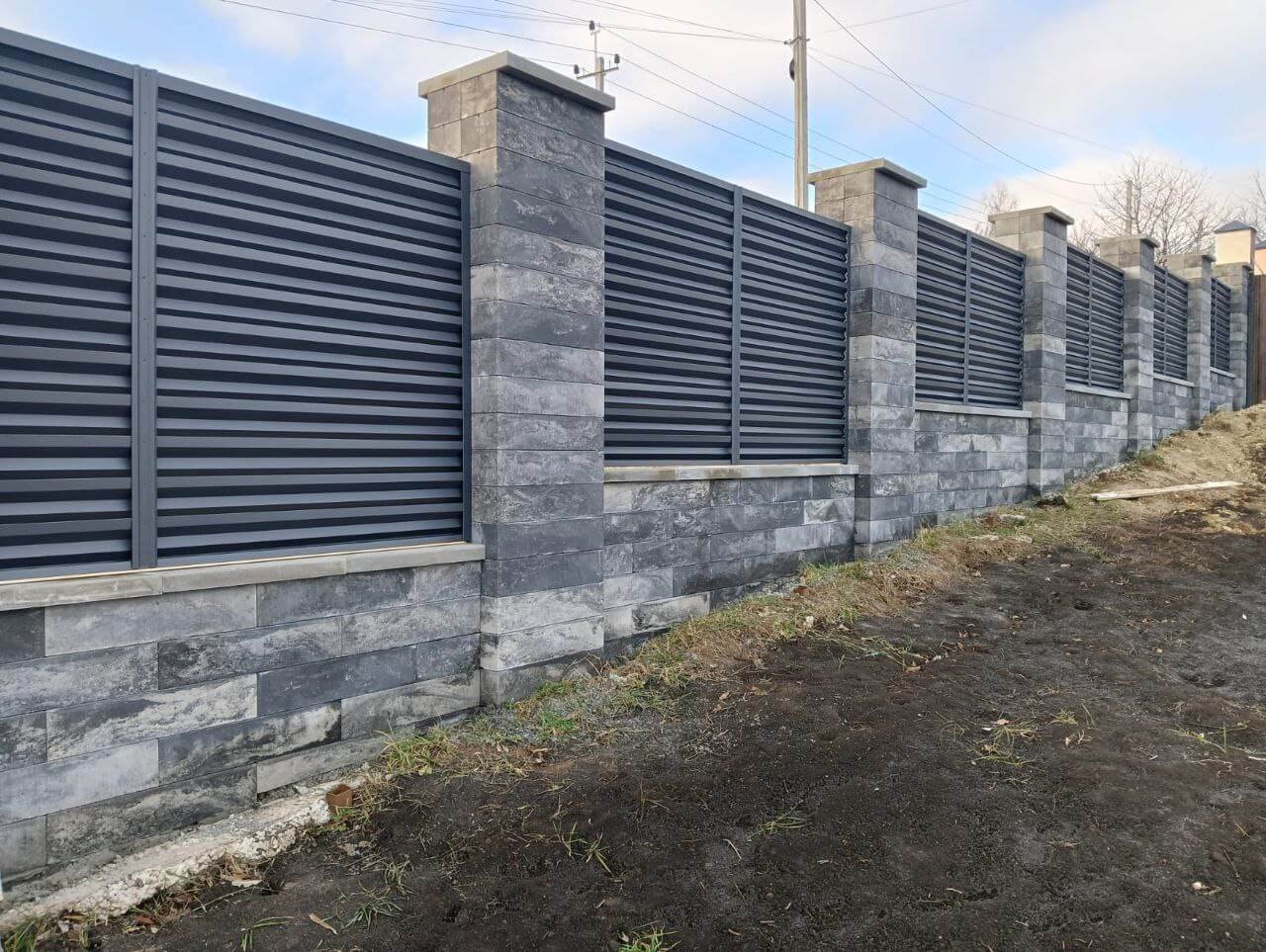 Забор-жалюзи из ламелей Елочка 72м RAL7024/7024 Серый Графит двусторонний МАТТЕ фото 4 в Грозном