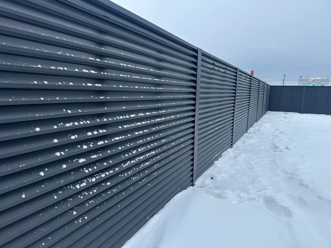 Забор-жалюзи из ламелей ЭКО-Z 130м RAL9005 Черный МАТТЕ в Грозном