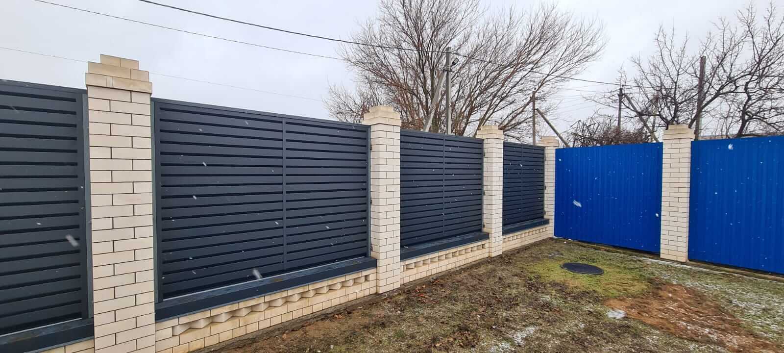 Забор-жалюзи из ламелей Хай-Тек 23м RAL7024/7024 Серый Графит двусторонний МАТТЕ фото 6 в Грозном