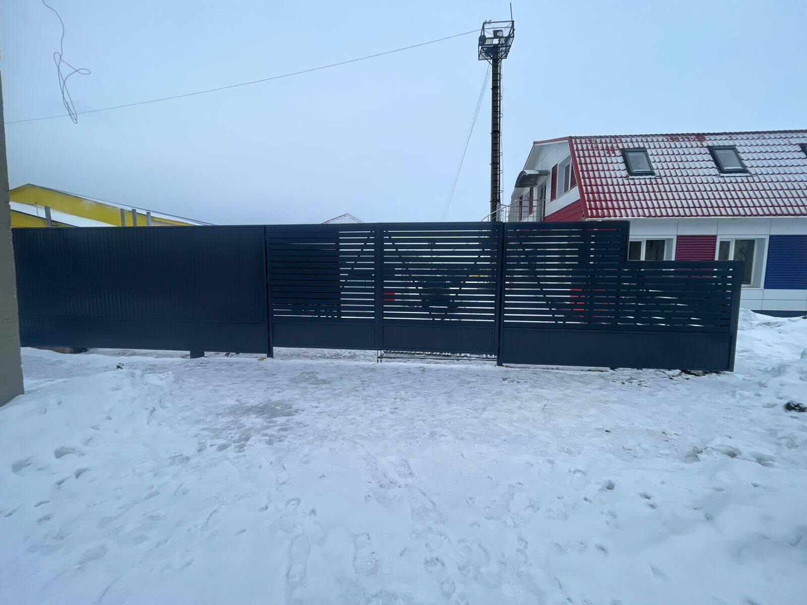 Забор-ранчо из металлического планкена 11м RAL7024 Серый Графит фото 2 в Грозном