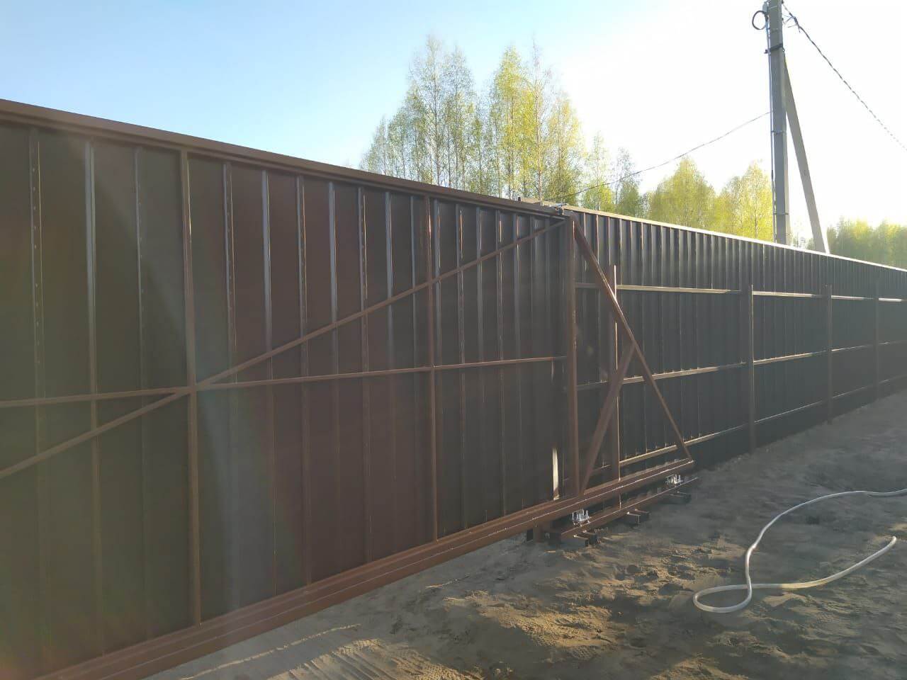 Забор из металлосайдинга ЕВРО-БРУС 25м Темный Каштан 3D Принтек фото 4 в Грозном