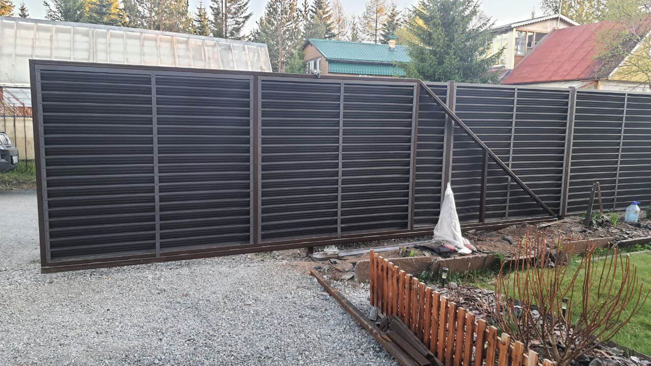Забор-жалюзи из ламелей ЭКО-Z-US 12м RAL8019/8019 Темный Шоколад двусторонний МАТТЕ фото 3 в Грозном