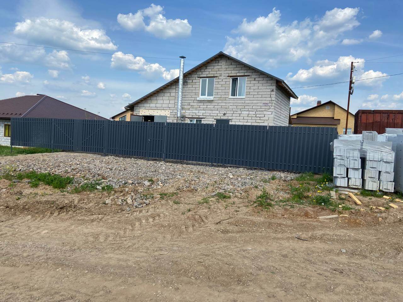 Забор из евроштакетника 16м RAL7024 Серый Графит фото 6 в Грозном