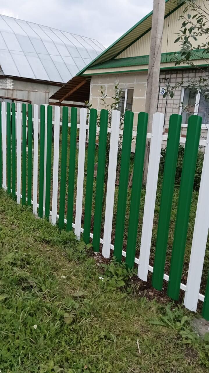 Забор из евроштакетника 10м RAL9003 Белый, RAL6029 Зеленая Мята фото 2 в Грозном