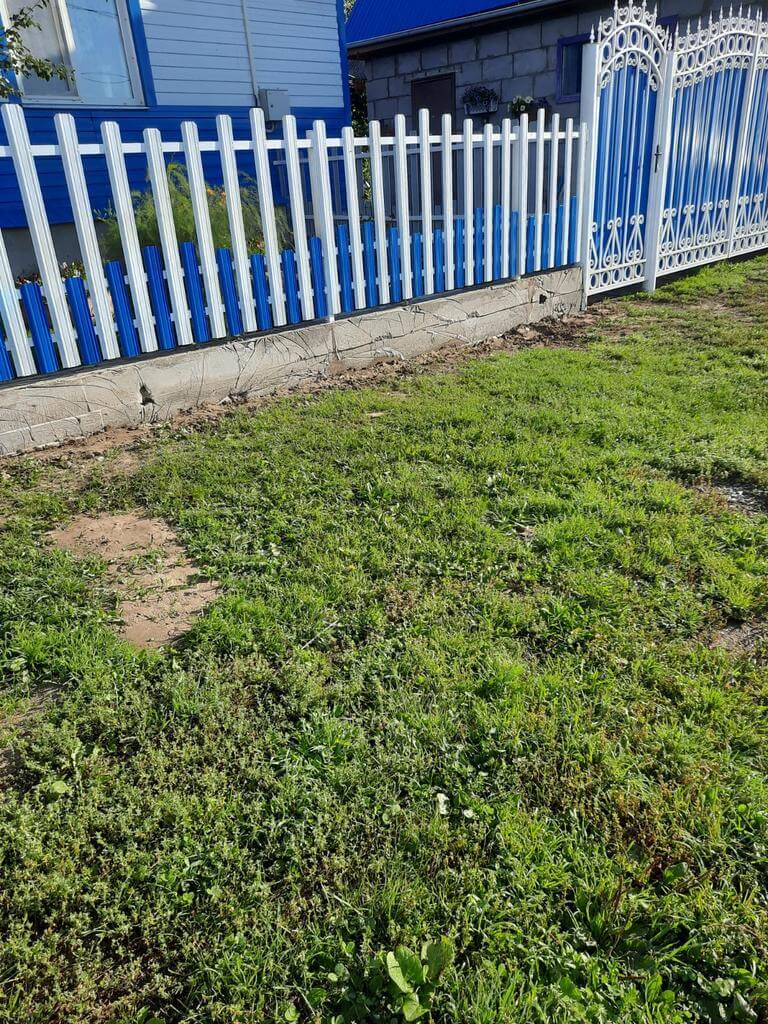Забор из евроштакетника 14м RAL9003 Белый, RAL5005 Синий Сигнал фото 3 в Грозном