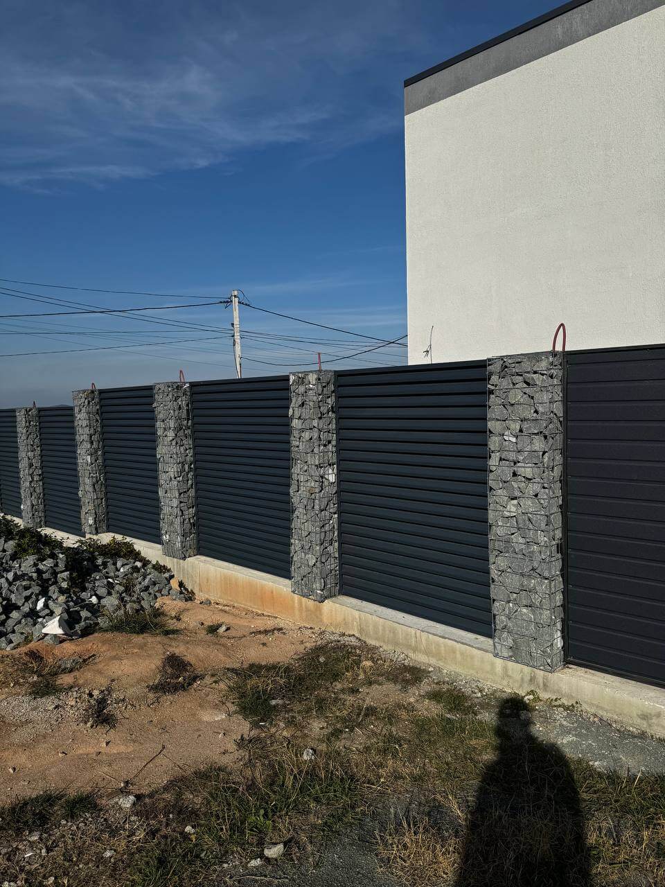 Забор-жалюзи из ламелей ЭКО-Z-US усиленных 36м RAL7024/7024 Серый Графит двусторонний МАТТЕ фото 6 в Грозном