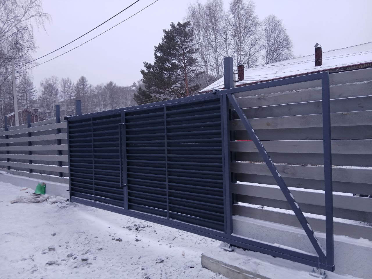 Входная группа из ламелей Хай-Тек RAL7024/7024 Серый Графит двусторонний МАТТЕ фото 4 в Грозном
