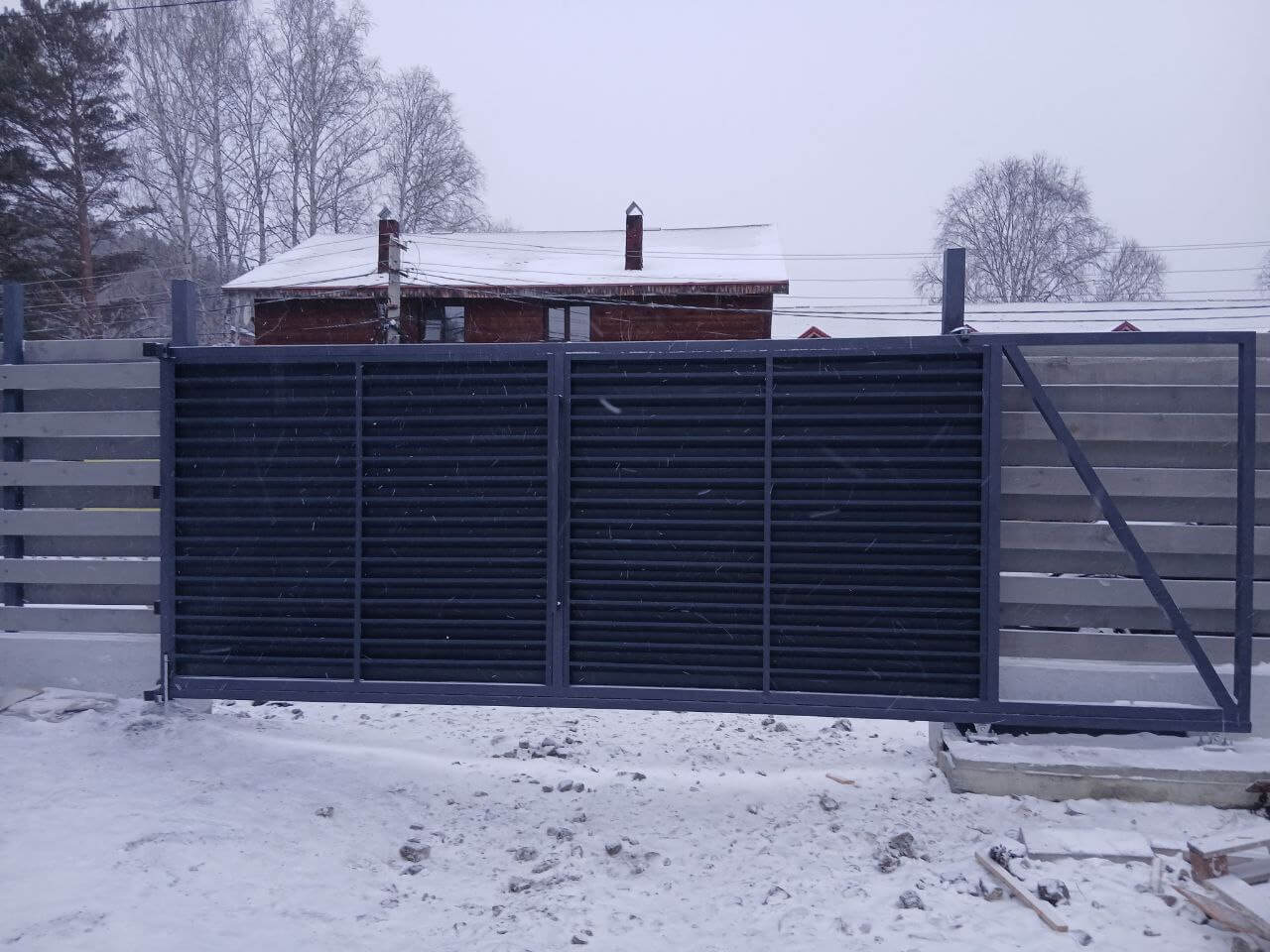 Входная группа из ламелей Хай-Тек RAL7024/7024 Серый Графит двусторонний МАТТЕ фото 17 в Грозном