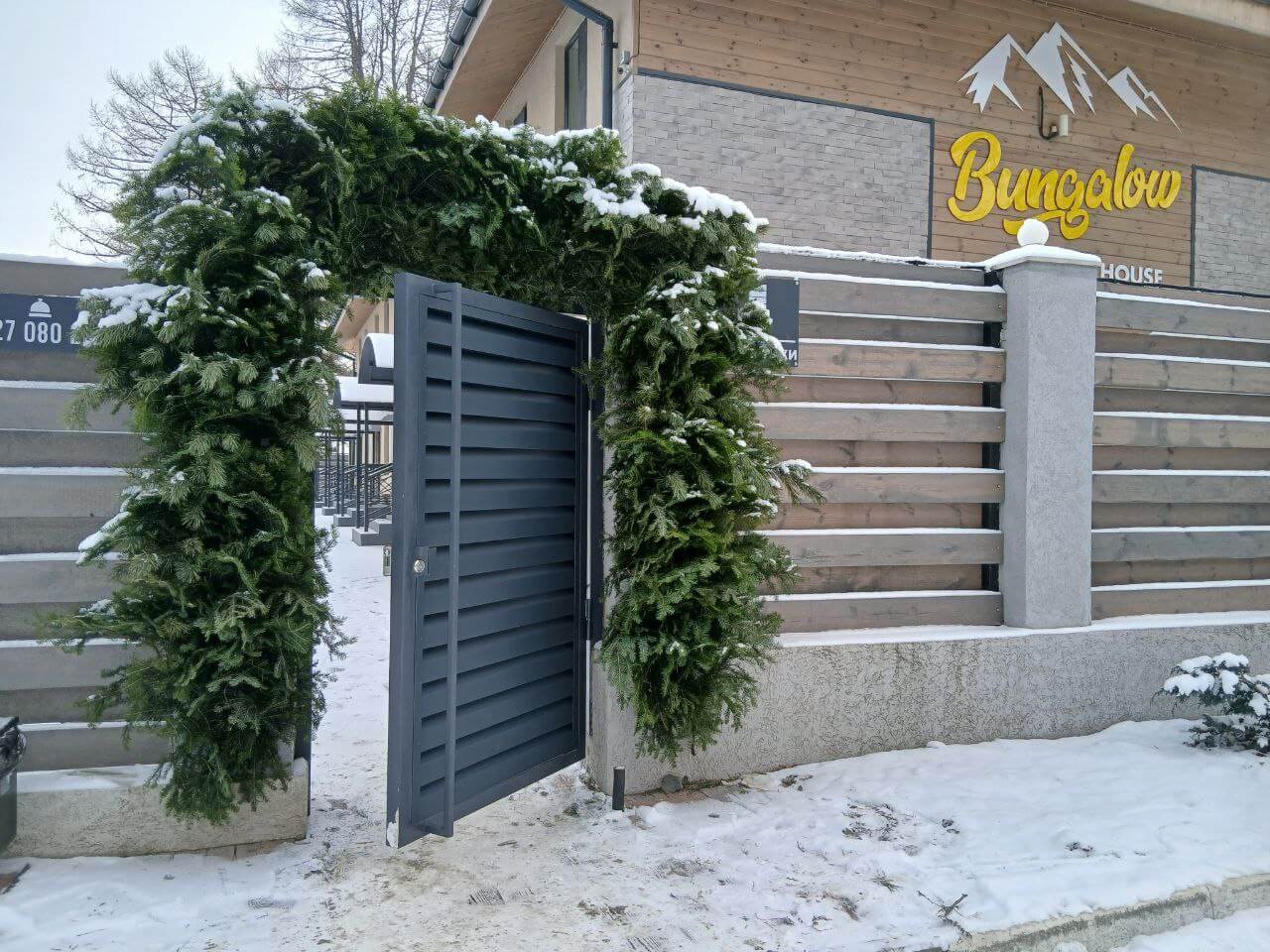 Входная группа из ламелей Хай-Тек RAL7024/7024 Серый Графит двусторонний МАТТЕ фото 15 в Грозном